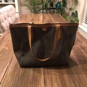 Fossil tote